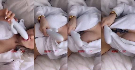 Layna Boo – Dildo tease