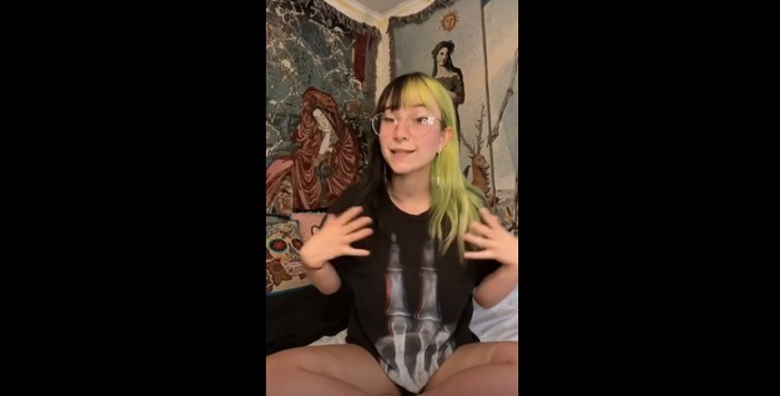 Sexy Snapchat Goth Girl Giving Her Opinions on Dick Sizes and How To Have Good Sex