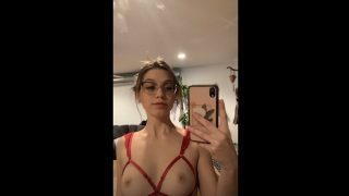 Amateur Girl With Glasses Sending Nudes and Masturbation Clips on Snapchat